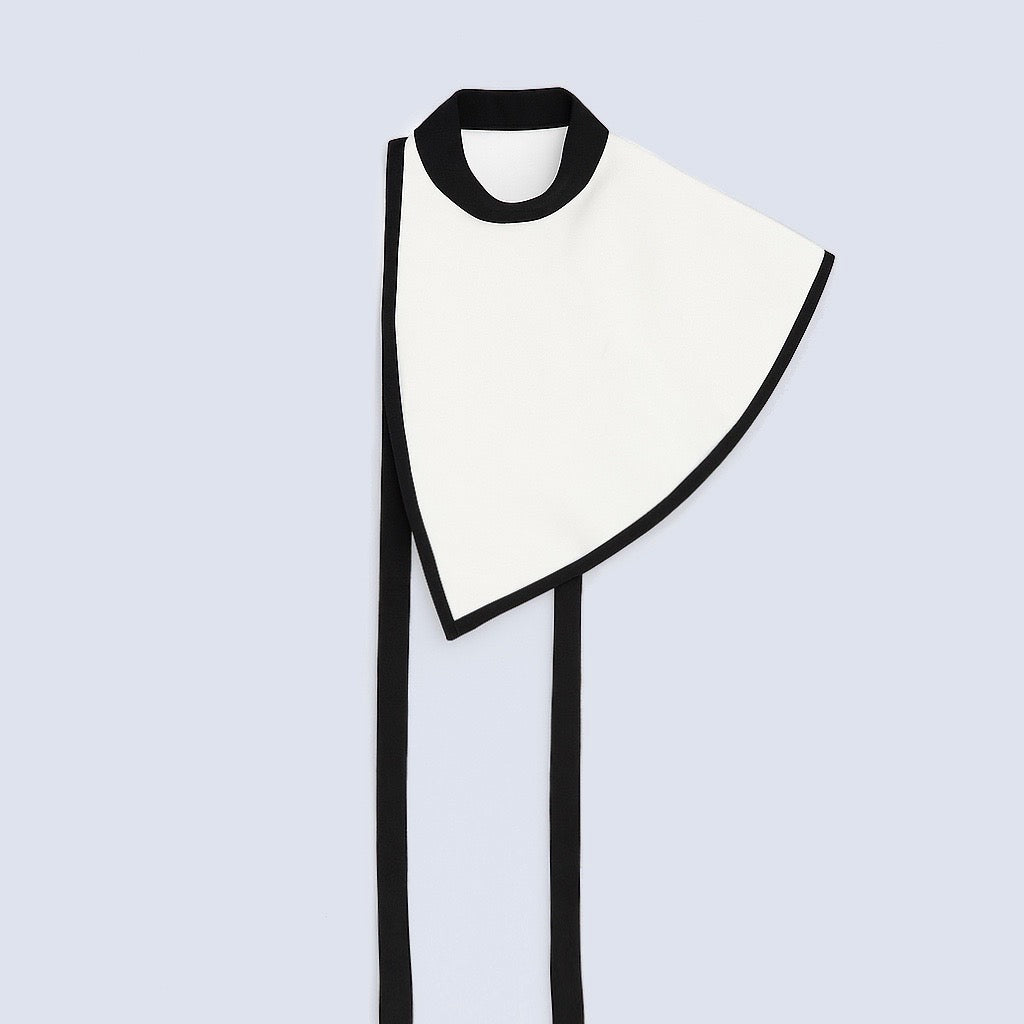 TRIANGLE COLLAR