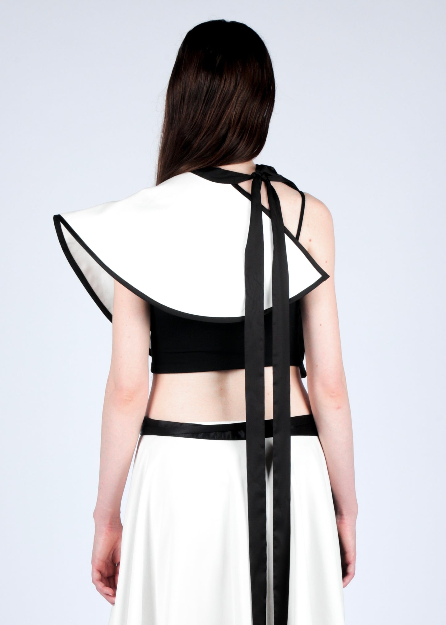 TRIANGLE COLLAR